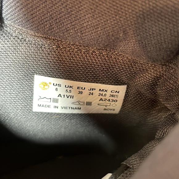 Timberland 6-inch Boots - Picture 10 of 10